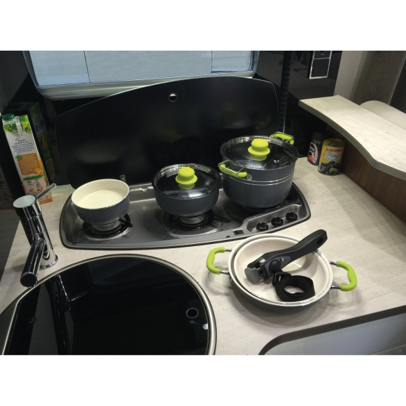 Popote EasyCook avec 8 pièces pour camping-car  Incasa RG-912509