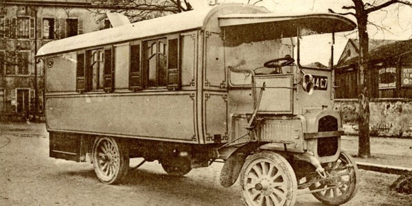 Naissance des premiers camping cars